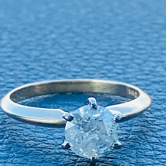 1.04 carat DIAMOND SOLITAIRE 14k GOLD RING - Picture 4 of 9